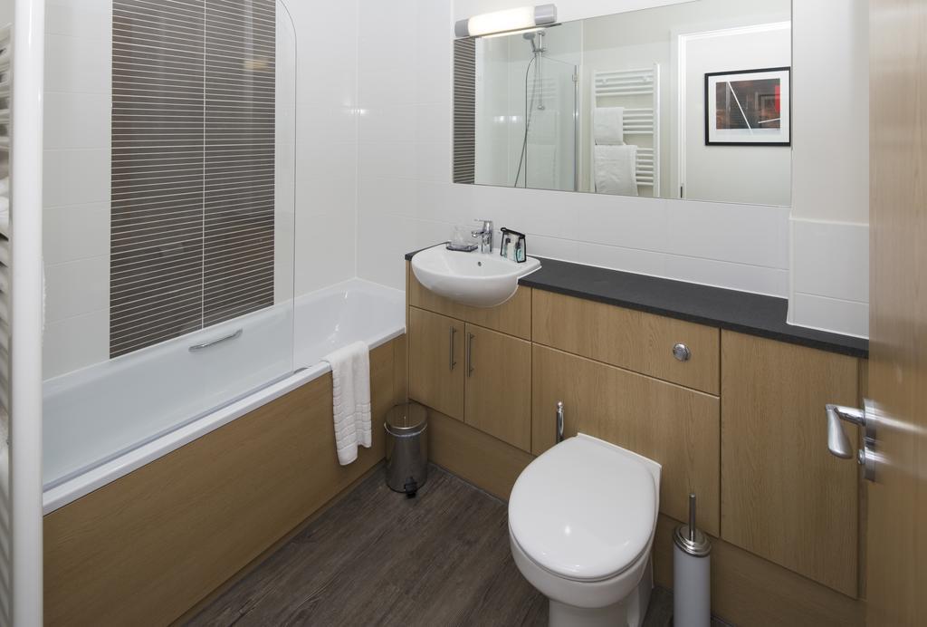 House Of Fisher - Beneficial House Bracknell Quarto foto