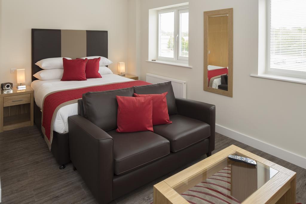 House Of Fisher - Beneficial House Bracknell Quarto foto