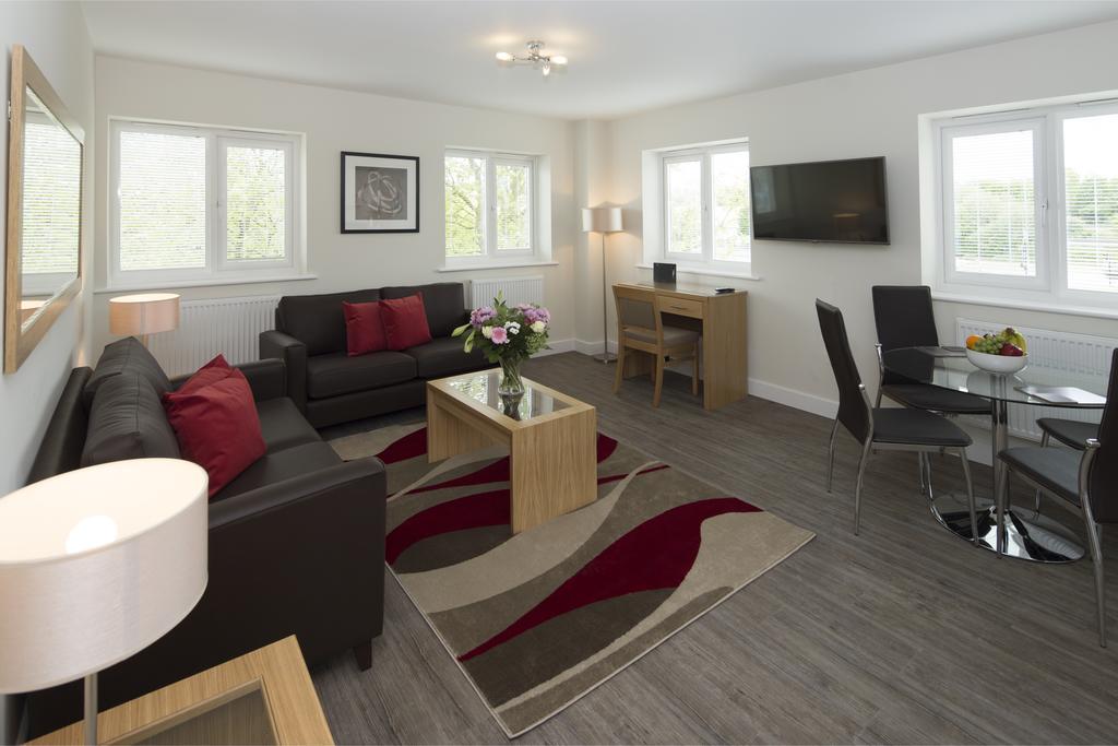 House Of Fisher - Beneficial House Bracknell Quarto foto